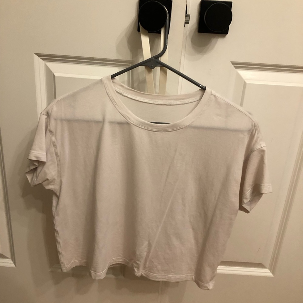 Lululemon cropped tshirt